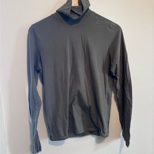 Everlane turtleneck - Kalamata olive